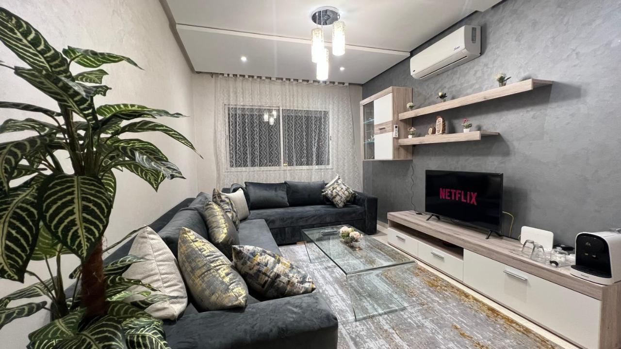 Standing - Centre Apartment *